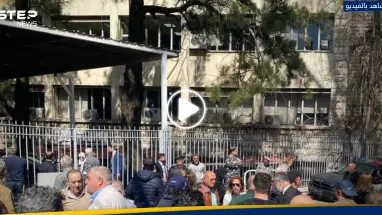 بالفيديو|| نائب لبناني يتعرض للضرب أمام قصر العدل في بيروت