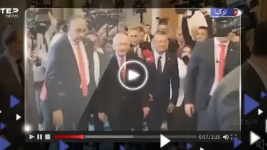 شاهد ردة فعل كليجدار أوغلو على صحافي "استفزه" بسؤال.. ومسؤول تركي يكشف كيف وقع بـ"الفخ"