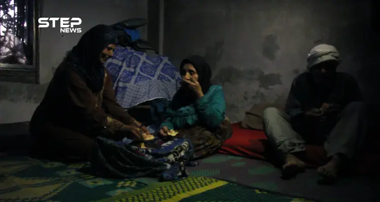 في بيت مظلم بريف إدلب.. تعيل حياة الأحمد ذات الخمسين خريفاً أخوتها العاقين ووالديها المقعدين: أخبار