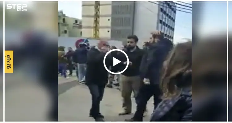 بالفيديو || عناصر "حركة أمل" تعتدي على محتجين بالضرب وتوقع جرحى في بيروت: أخبار