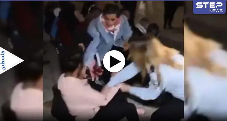 فلسطين تنتفض يتصدر التواصل الاجتماعي.. وفتاة مقدسية تلقّن شرطية إسرائيلية درساً (فيديو): أخبار