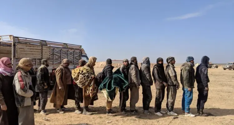 خروج مئات المدنيين من الباغوز.. وعدد من عناصر "داعش" يسلمون أنفسهم: أخبار