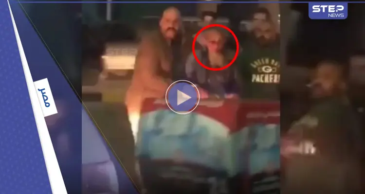 بالفيديو|| مسن مصري يقتل رجل دين مسيحي وسط الشارع بالإسكندرية.. ونشطاء يوثقون لحظة القبض عليه والأزهر يدين: أخبار