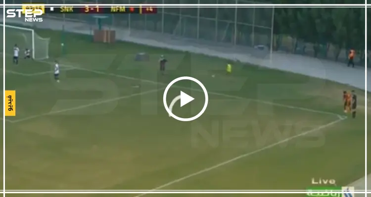 شاهد بالفيديو|| مدرب عربي يقذف مشجعاً لفريقه بحذائه !: أخبار