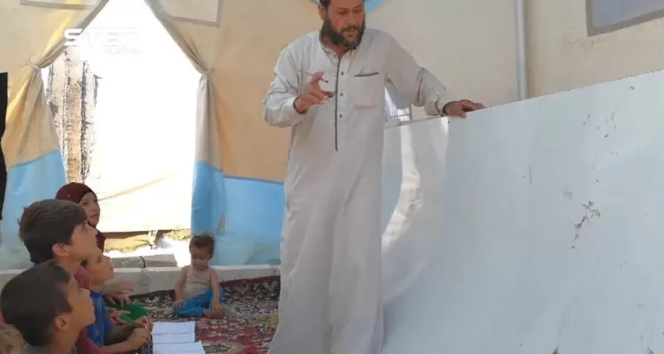 صعوبات تواجه تعليم الأطفال في مخيم الملعب على أطراف مدينة الدانا بريف إدلب: أخبار