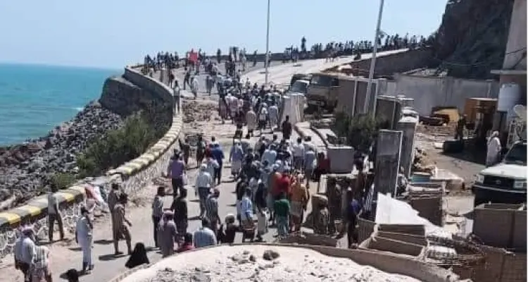 بعد اقتحام قصر معاشيق الرئاسي.. الحكومة اليمنية تدعو إلى الإسراع لتنفيذ هذا الاتفاق بجانبه العسكري: أخبار