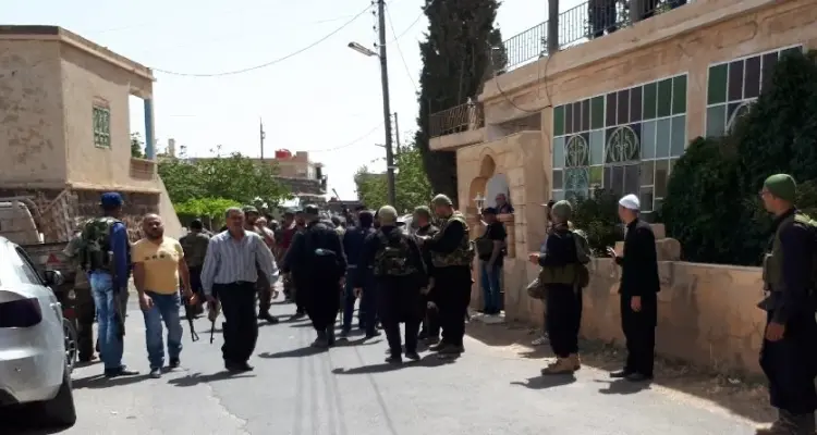 أحد أبناء السويداء يحتجز سيارة لـ الأمن العسكري، والنظام يعزز من تواجد قواته في المحافظة: أخبار