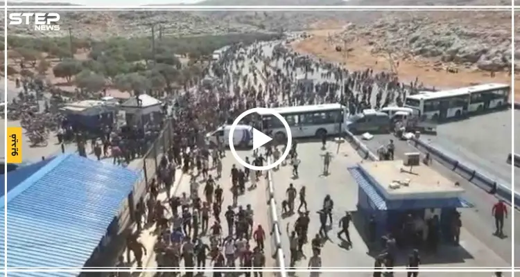 شاهد| مئات المتظاهرين يقتحمون معبر باب الهوى والجندرمة التركية تحاول فضّها بالغازات المسيلة للدموع: أخبار