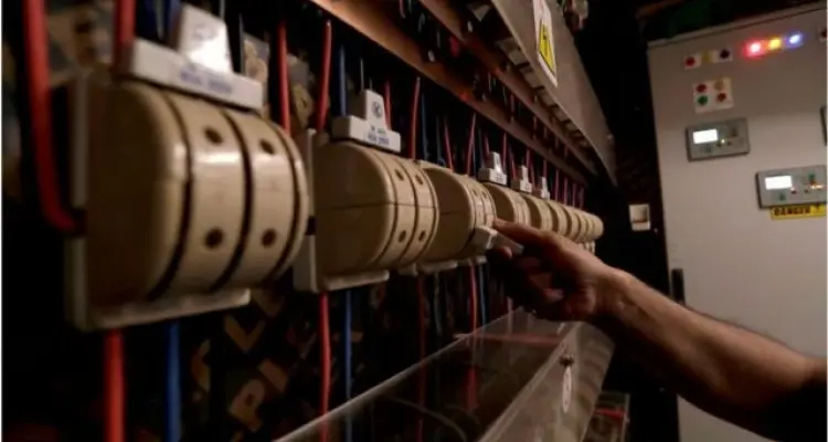 انقطاع الكهرباء عن كامل لبنان والبلاد تدخل العتمة ومصادر توضح إلى متى: أخبار