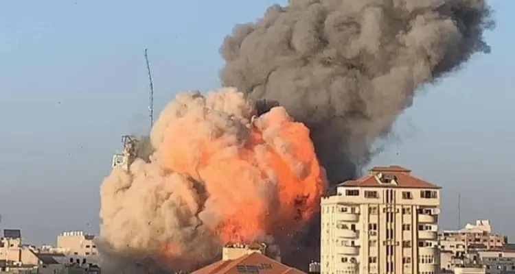 بالفيديو|| لحظة استهداف الطائرات الإسرائيلية برج الشروق الذي يحوي قناة فضائية بغزة وتدميره بالكامل: أخبار