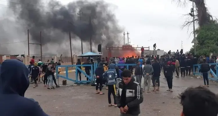 العراق يتّشح بالسواد... هجمات انتقامية تستهدف شبكة الكهرباء الوطنية وحصيلة القتلى بارتفاع: أخبار