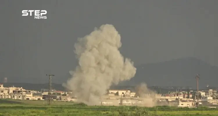 شاهد غارات بالصواريخ الأرتجاجية تستهدف مدينة اللطامنة شمال حماة: أخبار