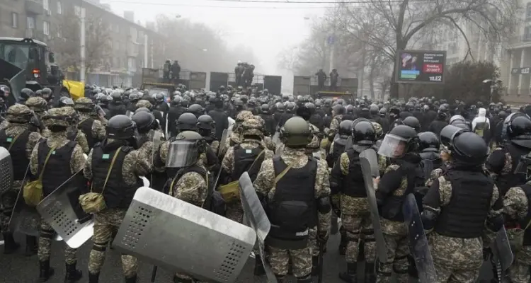 أنباء عن القبض على ابن أخ رئيس كازاخستان السابق.. روسيا تدفع بقوات جديدة وأوروبا تترقب: أخبار