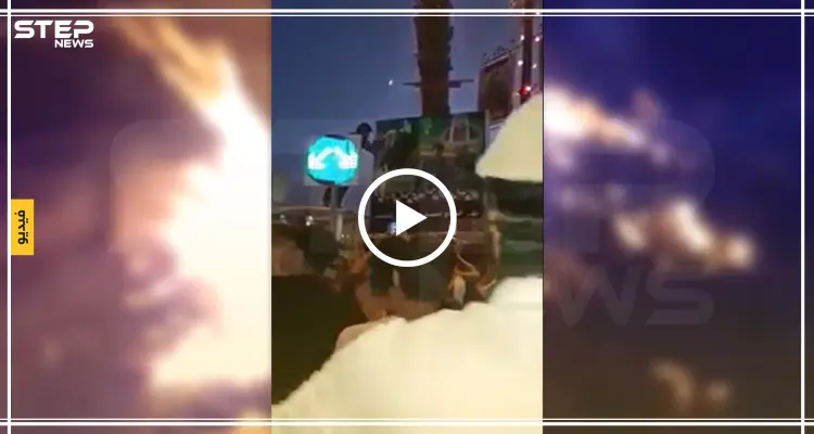 شاهد بالفيديو || متظاهرون عراقيون يمزقون صور "الخامنئي" من شوارع كربلاء: أخبار