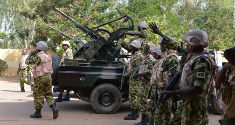 الجيش في بوركينا فاسو يعلن الإطاحة بالرئيس وتعليق العمل بالدستور وحل البرلمان: أخبار