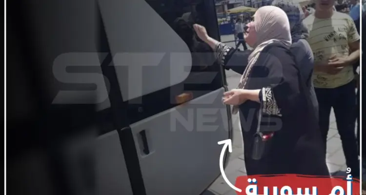 أم سورية تودّع ابنها بالدموع بعد أن احتجزته السلطات التركية لترحيله قسرًا إلى سوريا: أخبار