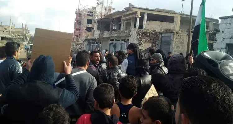 أهالي درعا يحيون الذكرى الثامنة للثورة، رغم التشديد الأمني: أخبار