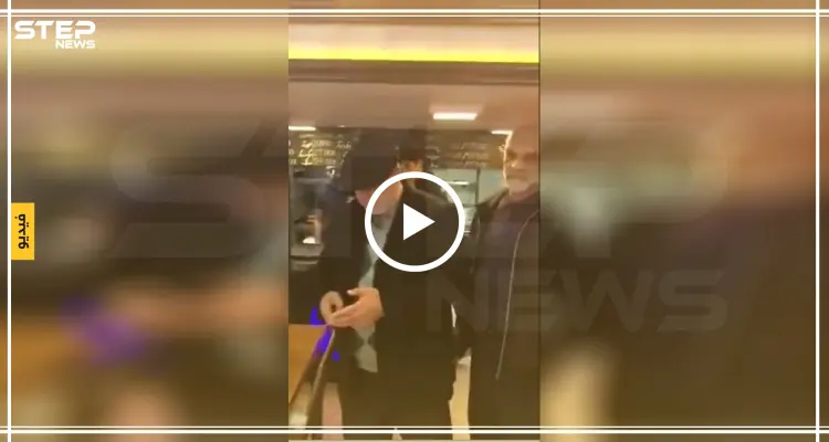 بالفيديو || بسبب انزلاق وشاحها.. قائد بالحرس الثوري يعتدي على امرأة داخل أحد المطاعم في طهران: أخبار