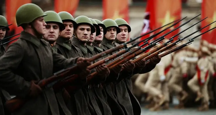 "الجيش الأحمر" السوفيتي الذي انبثق عن ثورة ومضت آثاره مع أثار حربٍ عالمية.. تعرّف عليه: أخبار