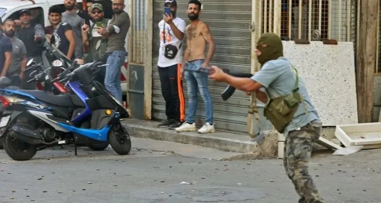 فرنسا توضح موقفها من أحداث بيروت والكويت تدعو رعاياها للمغادرة والجيش اللبناني يعلن القبض على متورطين بينهم سوري: أخبار