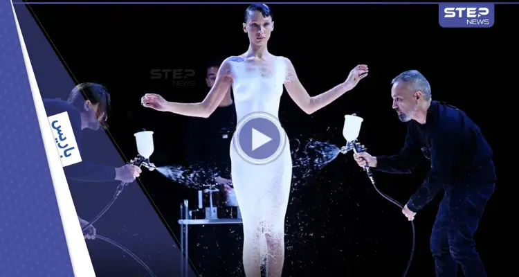 بالفيديو|| بيلا حديد مجردة من الثياب على المسرح.. تستعرض ارتداء الطلاء!: أخبار