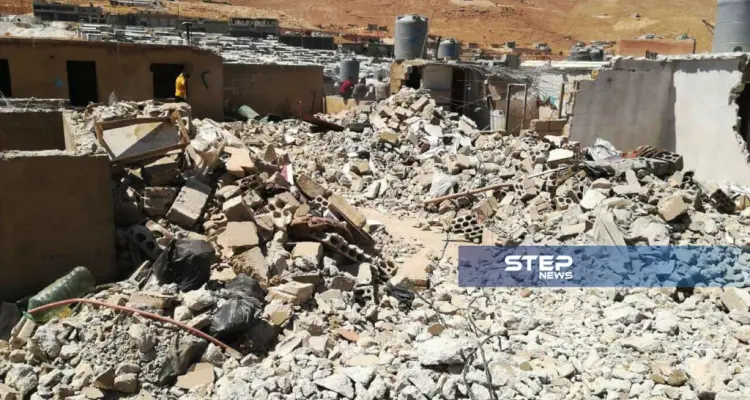 استمرار حملة هدم المنازل الإسمنتية من قبل أهالي المخيمات في عرسال (صور): أخبار