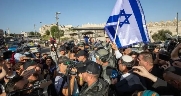 انطلاق مسيرة الأعلام الإسرائيلية في القدس ومطار تل أبيب يتأهب وسط استعدادت أمنية خوفاً من العواقب: أخبار