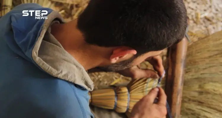 صناعة "مكانس القش" إرث يتوارثه الأجيال: أخبار