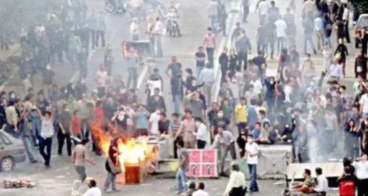 رجوي تتحدث عن عزم الشعب الإيراني للإطاحة بالنظام.. وقيادي بارز يكشف استخدام المنتفضين تكتيك التظاهرات المفاجئة: أخبار