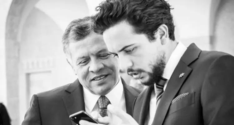 ولي العهد الأردني ينشر صورة تاريخية بدلالات رمزية ويعلّق: أخبار