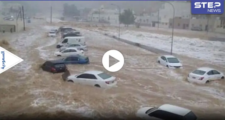 بالفيديو|| أمطار غزيرة وسيول فيضانية مع تساقط حبات البرد في مكة المكرمة.. ولحظة انجراف عائلة: أخبار