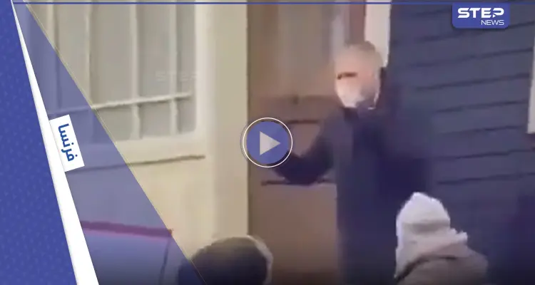 بالفيديو|| فرنسيون غاضبون يرجمون نائب ماكرون وزوجته أمام منزله.. وكليرو يهدد المهاجمين: أخبار