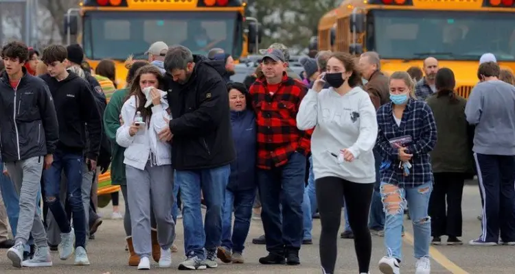 مذبحة ميشيغان.. قتلى بإطلاق نار داخل ثانوية أمريكية وفيديو يوثّق شجاعة الطلاب: أخبار