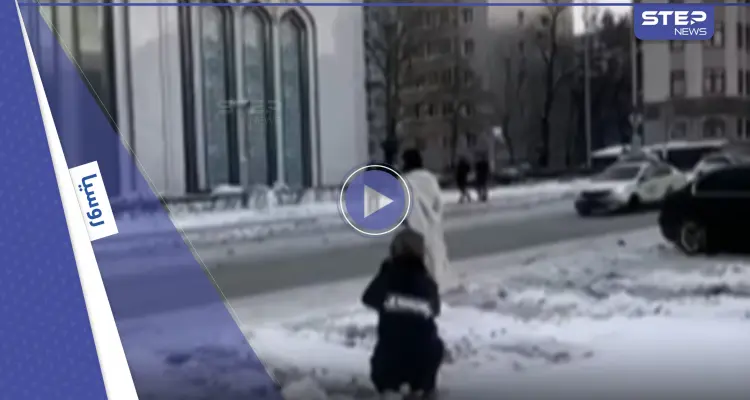 شاهد|| جلسة تصوير بملابس "غير لائقة" لفتاة قبالة جامع في موسكو تقودها لمواجهة قضية جنائية: أخبار