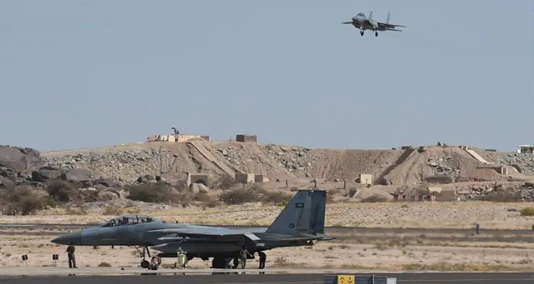 جماعة الحوثي تعلن استهدافها مواقع سعودية عسكرية بطائرة مفخخة وتحقيق إصابات: أخبار