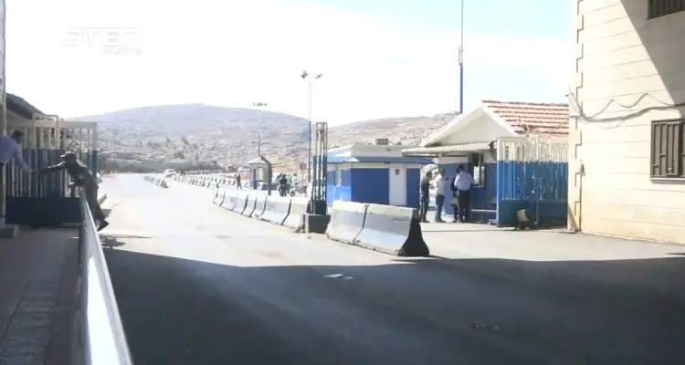 بعد انقضاء إجازة العيد .. الأهالي يتوافدون عبر معبر باب الهوى للرجوع إلى تركيا: أخبار