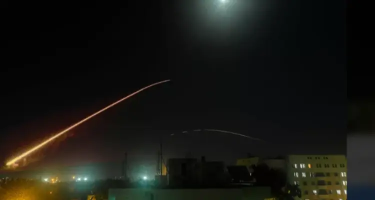 بالفيديو|| قصف صاروخي إسرائيلي على محيط مرفأ اللاذقية غرب سوريا يسبب خسائر كبيرة: أخبار