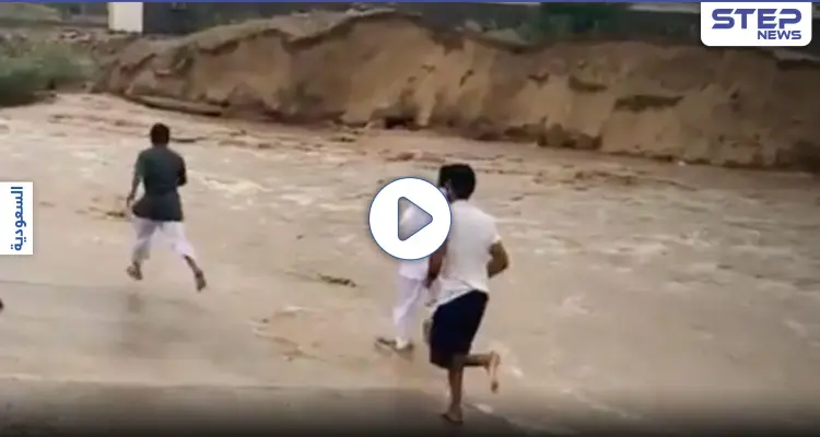 بالفيديو|| عامر الشهري.. شاب سعودي ينقذ طفلاً جرفته السيول بطريقةٍ شجاعة: أخبار