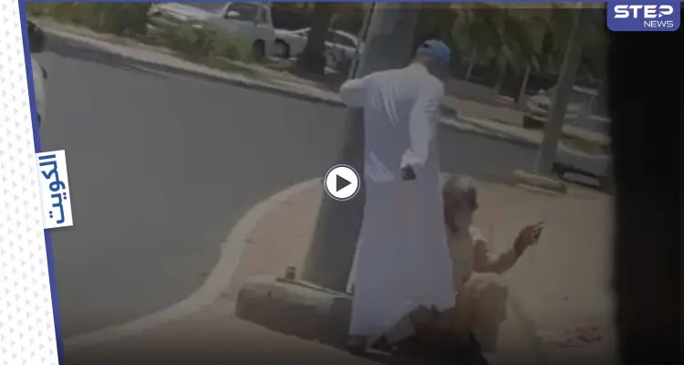 بالفيديو|| رجل يضرب وافد مسن بنهار رمضان في الكويت وامرأة تفزع له وسط صدمة الكويتيين: أخبار