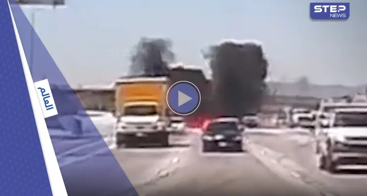 بالفيديو|| بطريقة هوليودية.. سقوط طائرة وسط طريق سريع حولها إلى كرة من النيران: أخبار