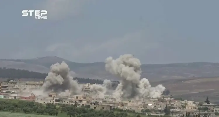 بصواريخ شديدة الانفجار.. طائرة حربية تفرغ حمولتها على بلدة الهبيط جنوب إدلب: أخبار