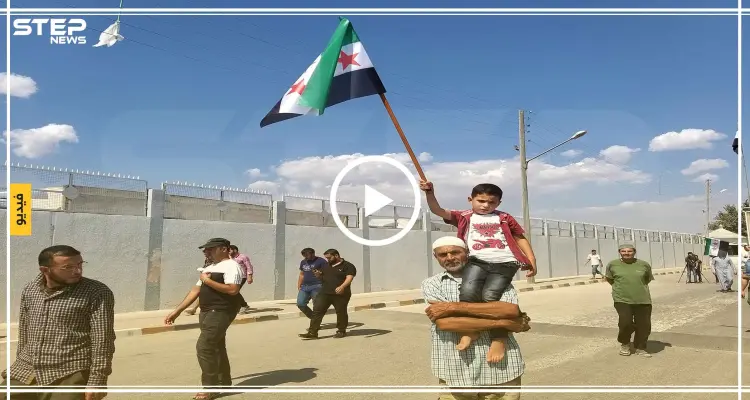 تضامنا مع إدلب، مظاهرة في معبر باب السلامة بريف حلب الشمالي طالبت بإسقاط النظام وعودة المهجرين إلى مناطقهم: أخبار