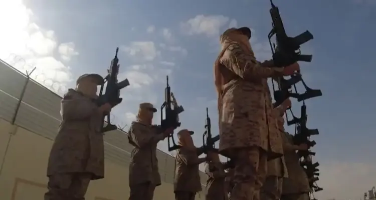 لأوّل مرّة.. الدفاع السعودية تنشر فيديو لتخرج دفعة نسائية بالجيش: أخبار