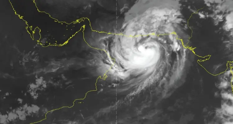 بالفيديو|| سلطنة عُمان تتخذ إجراءات استباقية قبل أن يضرب الإعصار شاهين البلاد: أخبار
