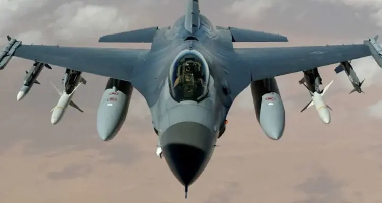 بالفيديو|| طائرة F16 من سلاح الجو الملكي الهولندي تصطدم بمبنى عسكري بعد إقلاعها من قاعدة جوية: أخبار