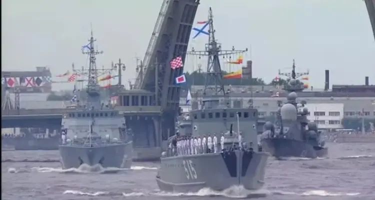 بالفيديو|| بحضور بوتين.. عرض عسكري كبير في روسيا بمشاركة دول مجاورة: أخبار