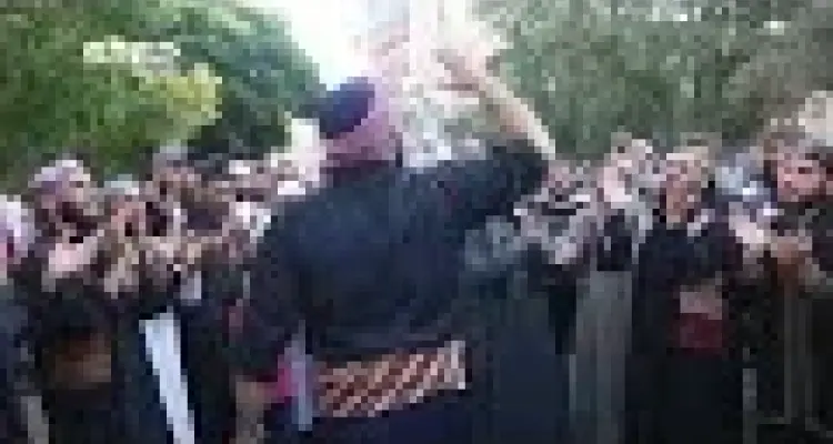 عراضة حمصية واللعب بالترس والسيف بعد صلاة العيد في مدينة ادلب 11/08/2019: أخبار