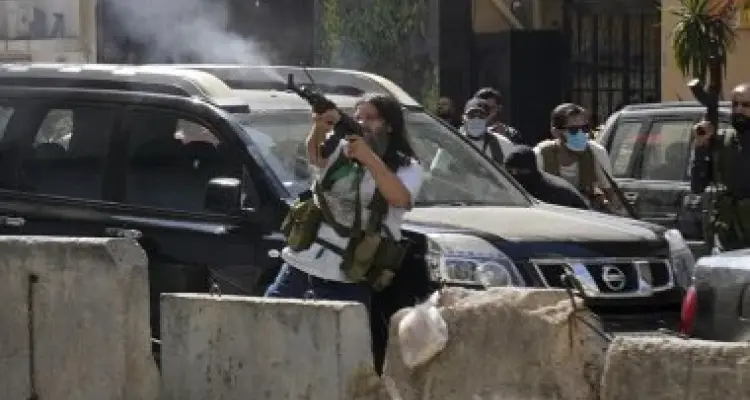 أول تعليق إيراني على أحداث بيروت الدامية.. الحصيلة ترتفع ووليد جنبلاط يخرج عن صمته: أخبار