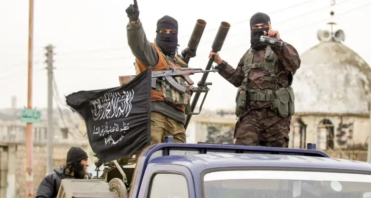 تنظيم القاعدة يتبنى استهداف القوات الإماراتية بصاروخين في اليمن: أخبار