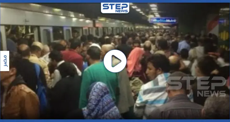 بالفيديو || "قنبلة موقوتة".. ازدحام للمصريين داخل ميترو أنفاق في أول أيام الحظر: أخبار